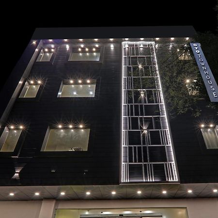 Super Townhouse Hotel Impact Chinhat Dış mekan fotoğraf