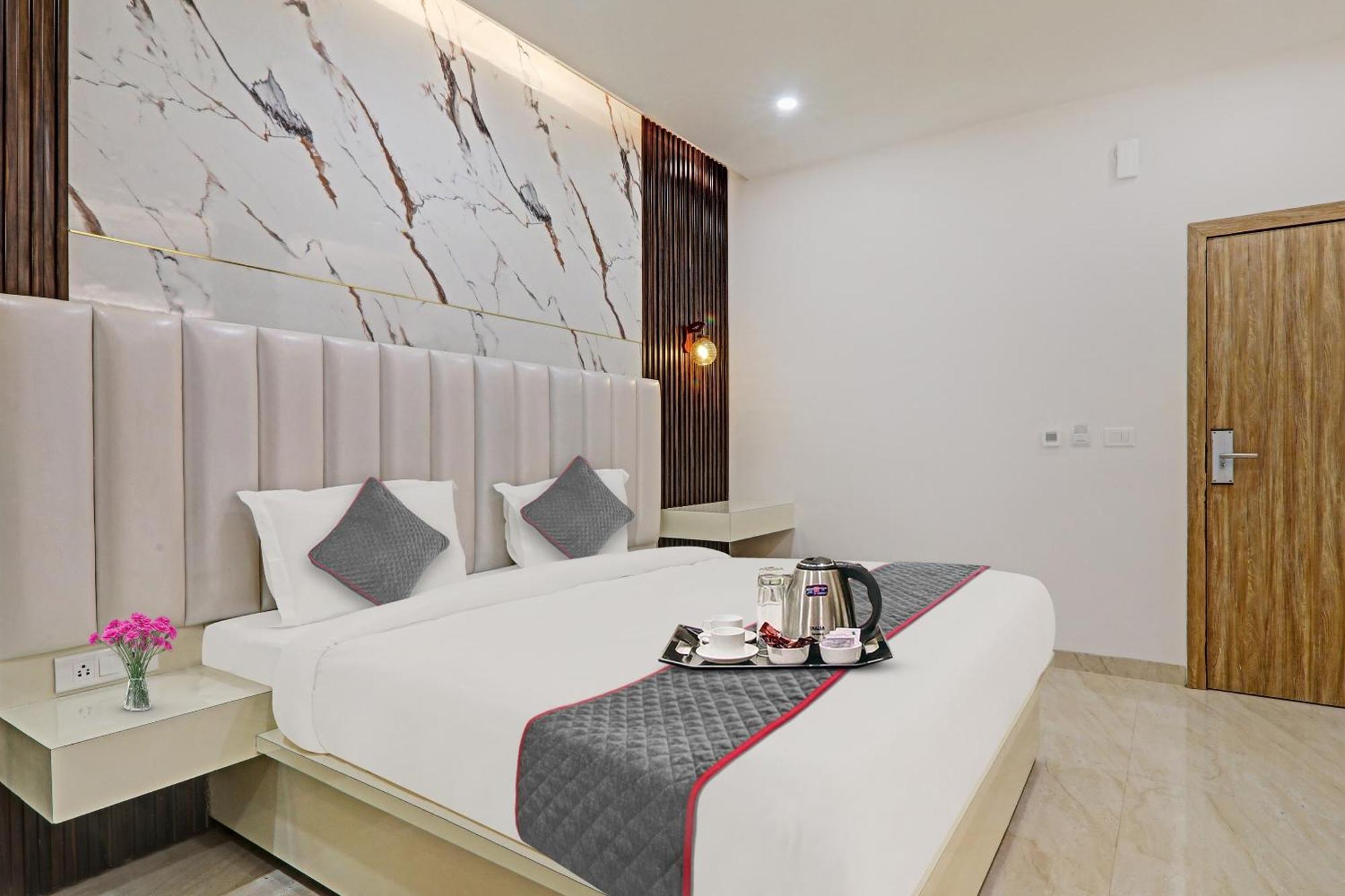 Super Townhouse Hotel Impact Chinhat Dış mekan fotoğraf
