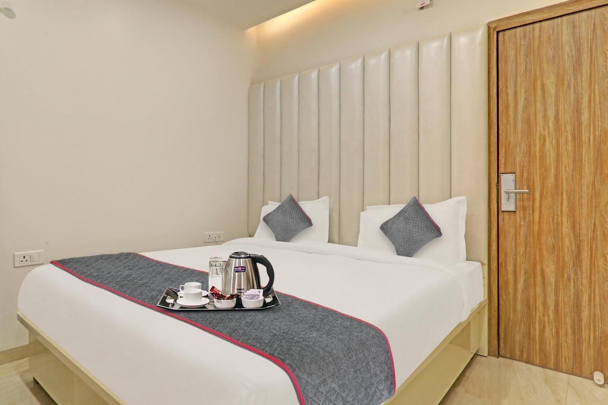 Super Townhouse Hotel Impact Chinhat Dış mekan fotoğraf