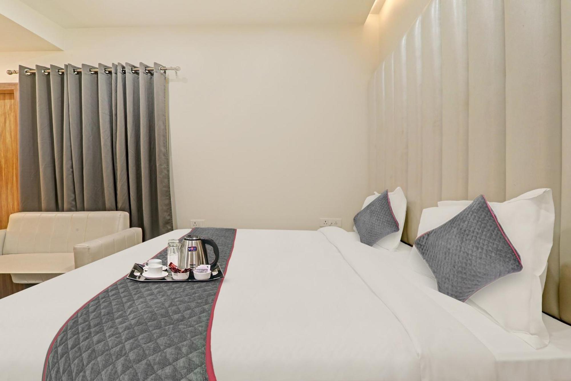 Super Townhouse Hotel Impact Chinhat Dış mekan fotoğraf