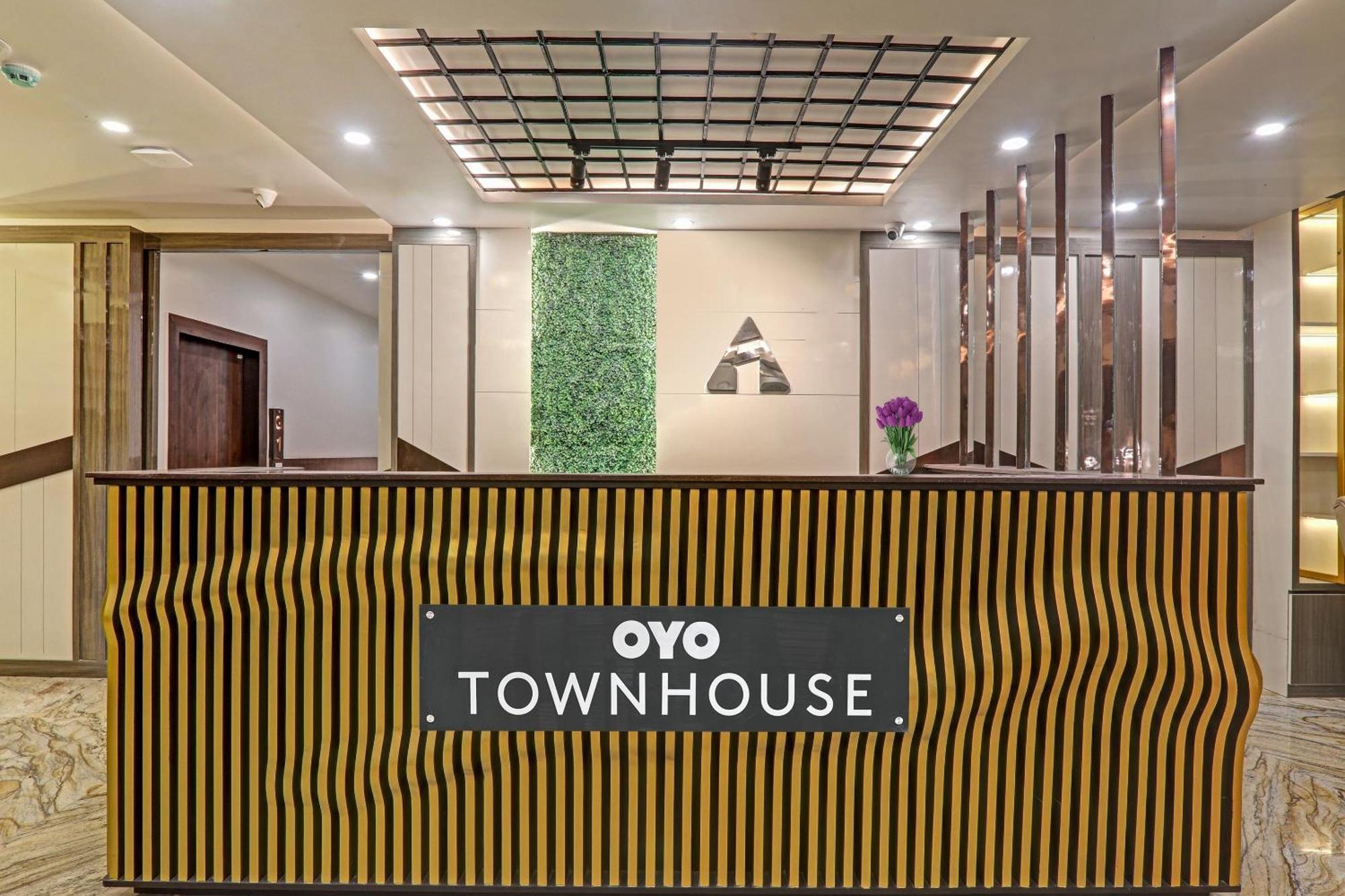 Super Townhouse Hotel Impact Chinhat Dış mekan fotoğraf