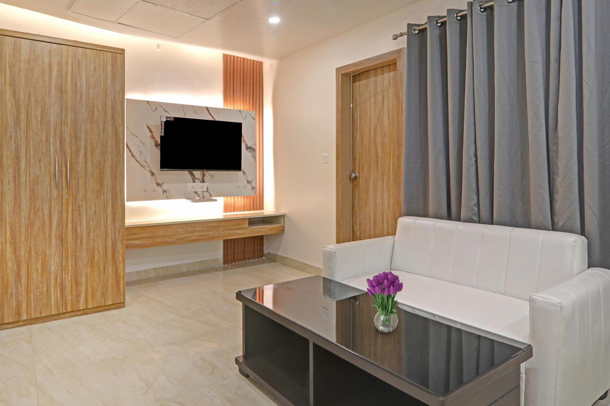Super Townhouse Hotel Impact Chinhat Dış mekan fotoğraf