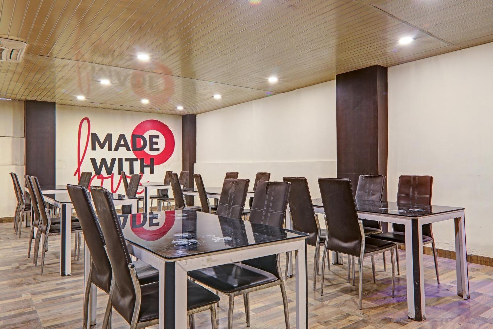 Super Townhouse Hotel Impact Chinhat Dış mekan fotoğraf