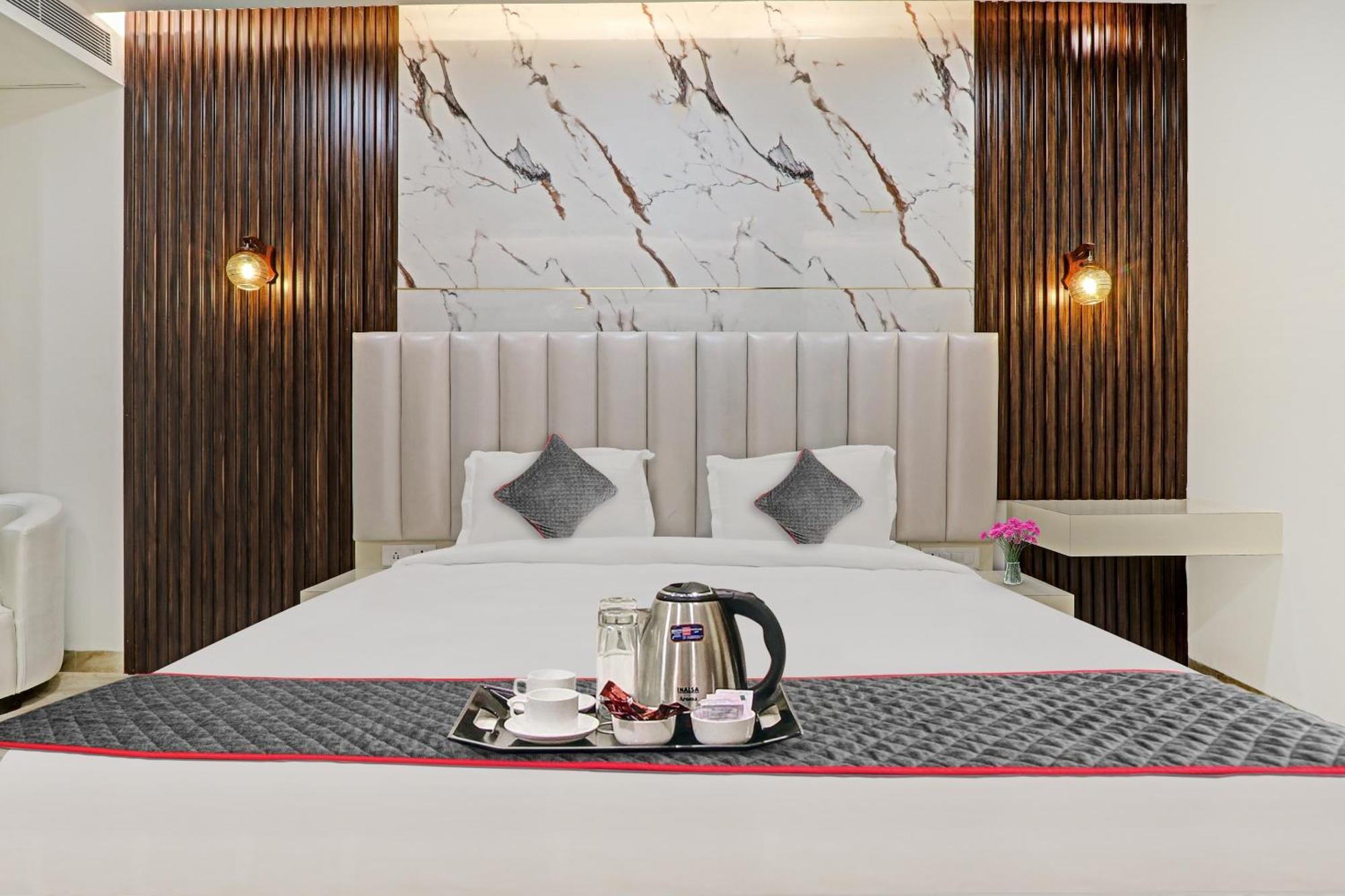 Super Townhouse Hotel Impact Chinhat Dış mekan fotoğraf