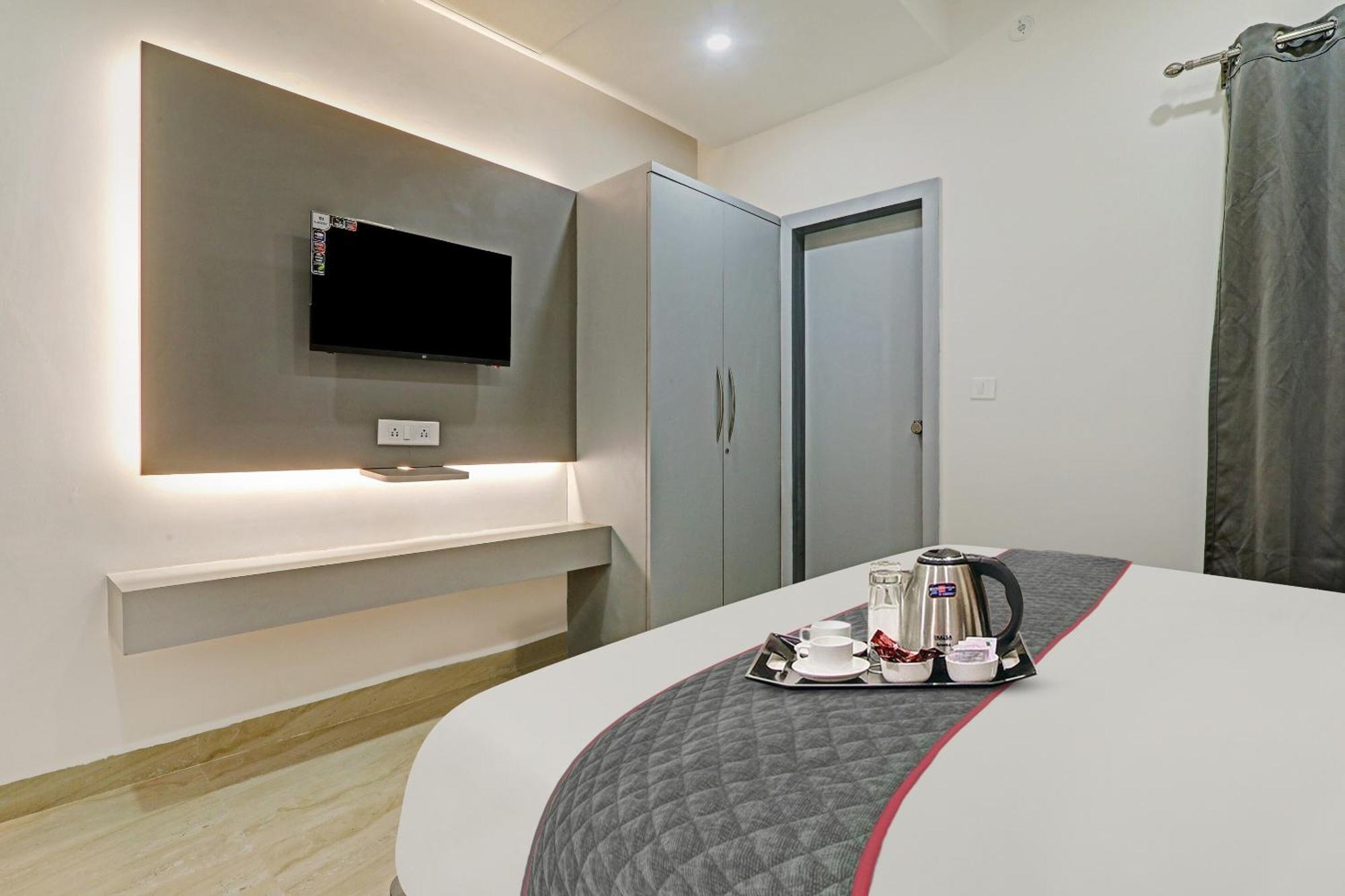 Super Townhouse Hotel Impact Chinhat Dış mekan fotoğraf