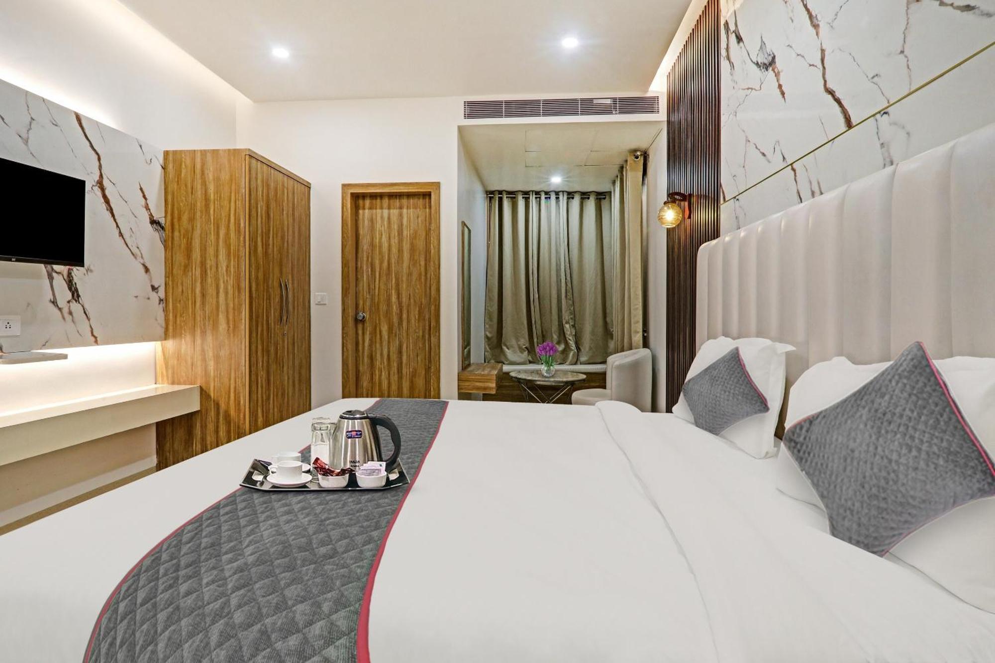 Super Townhouse Hotel Impact Chinhat Dış mekan fotoğraf