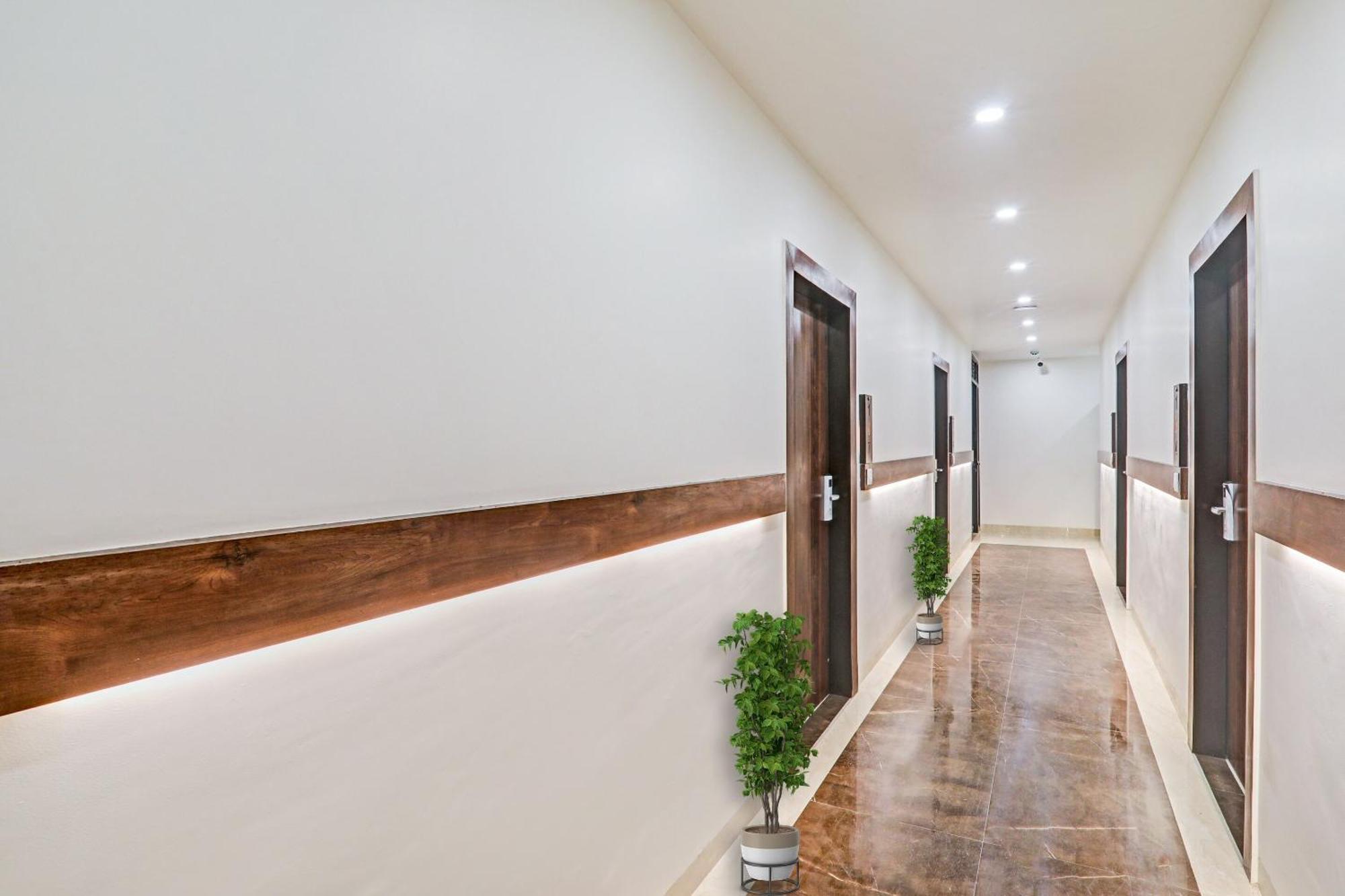 Super Townhouse Hotel Impact Chinhat Dış mekan fotoğraf