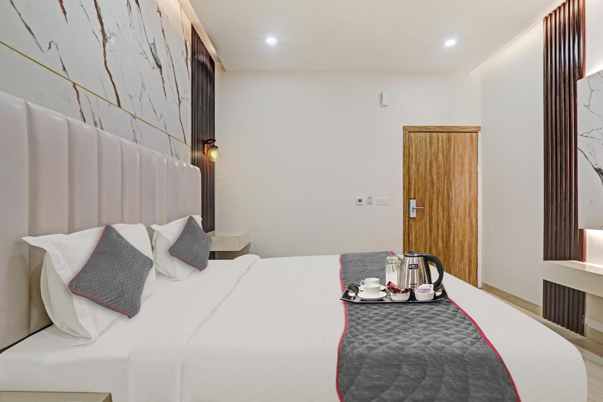 Super Townhouse Hotel Impact Chinhat Dış mekan fotoğraf