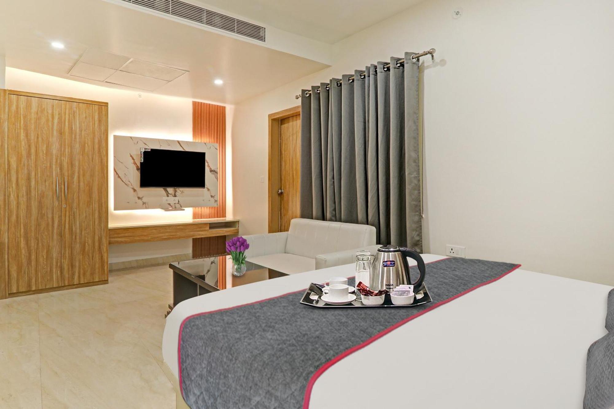 Super Townhouse Hotel Impact Chinhat Dış mekan fotoğraf
