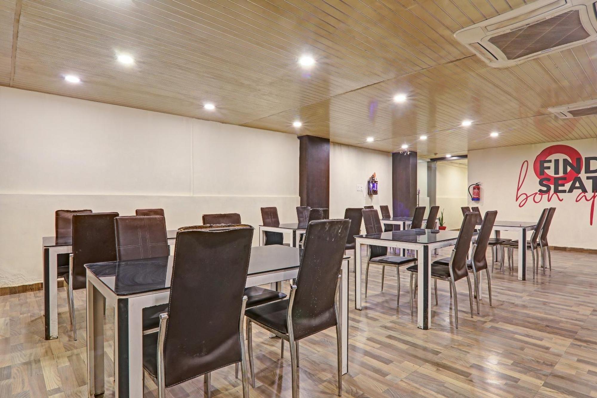 Super Townhouse Hotel Impact Chinhat Dış mekan fotoğraf